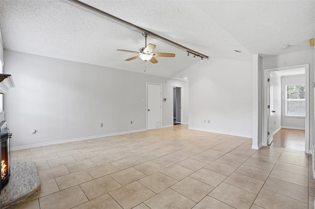 1122 Hidden Creek Drive Property Photo 6