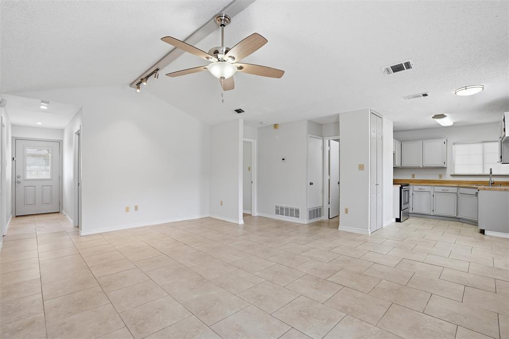 1122 Hidden Creek Drive Property Photo 10