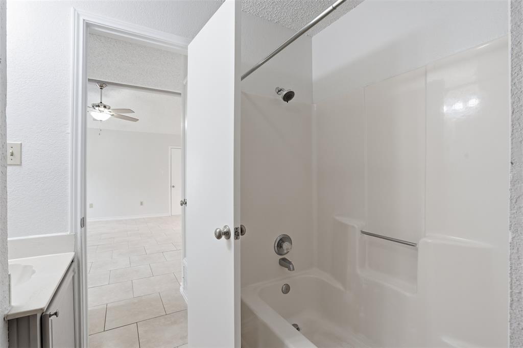 1122 Hidden Creek Drive Property Photo 18