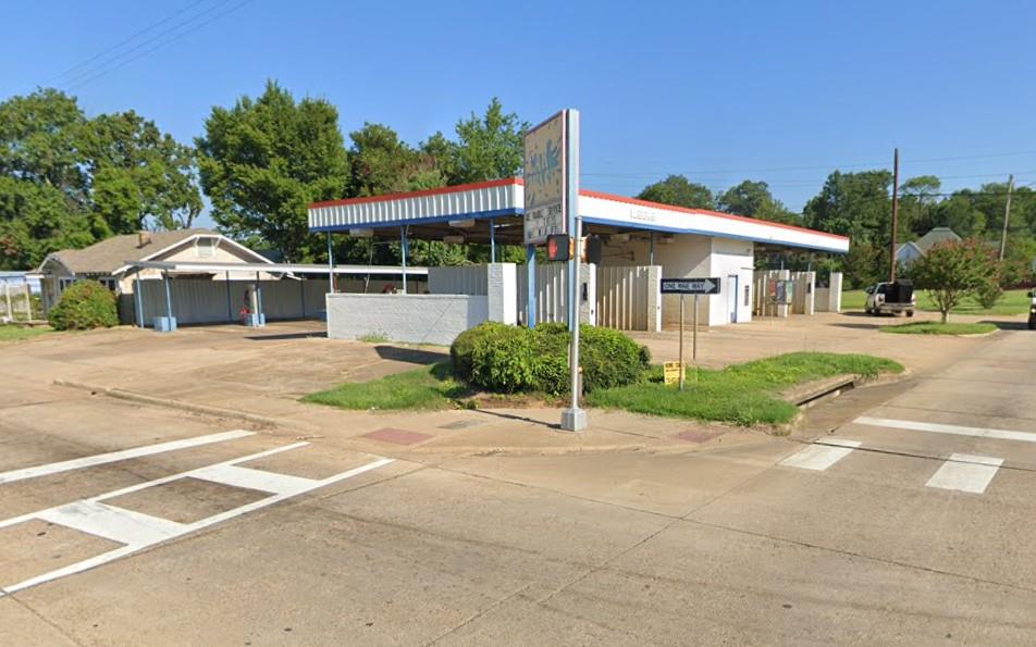 1702 W 7th Street Property Photo 2