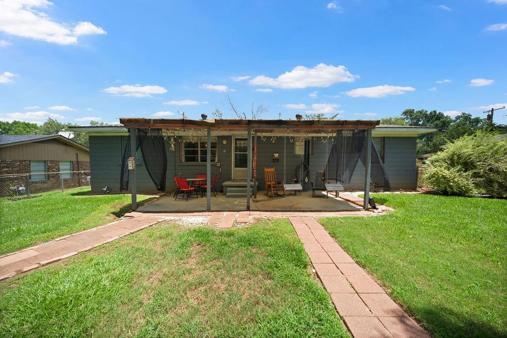 403 Ridgewood Property Photo 4