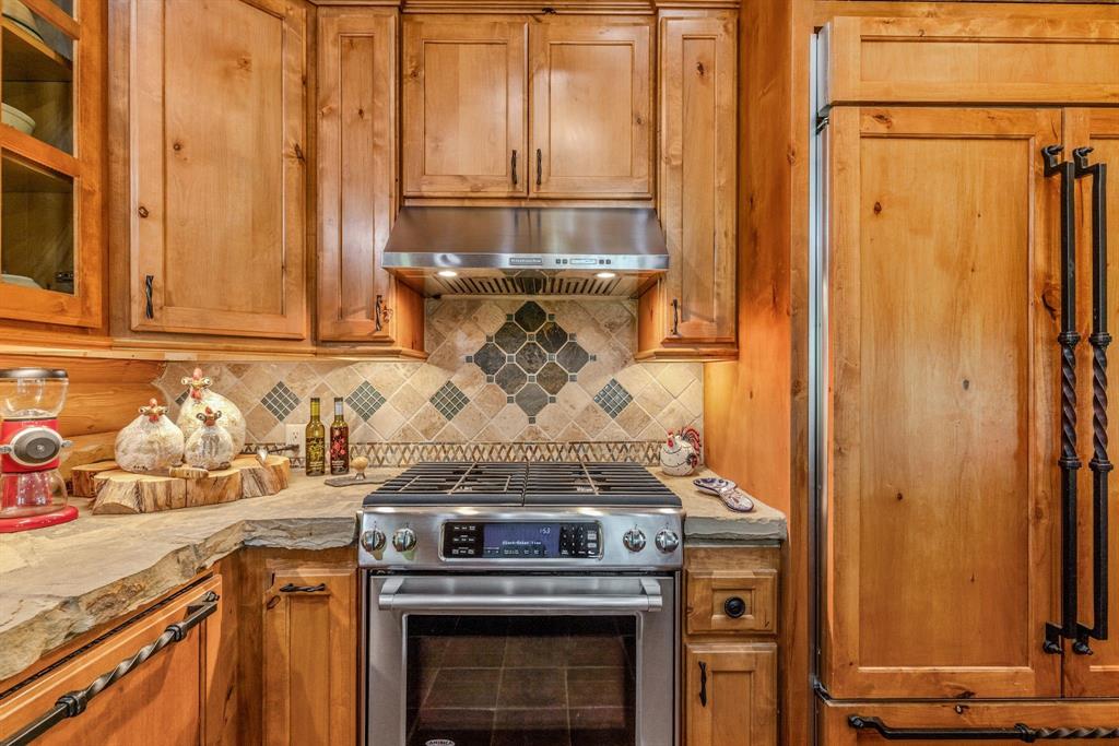 609 County Road 2421 Property Photo 24
