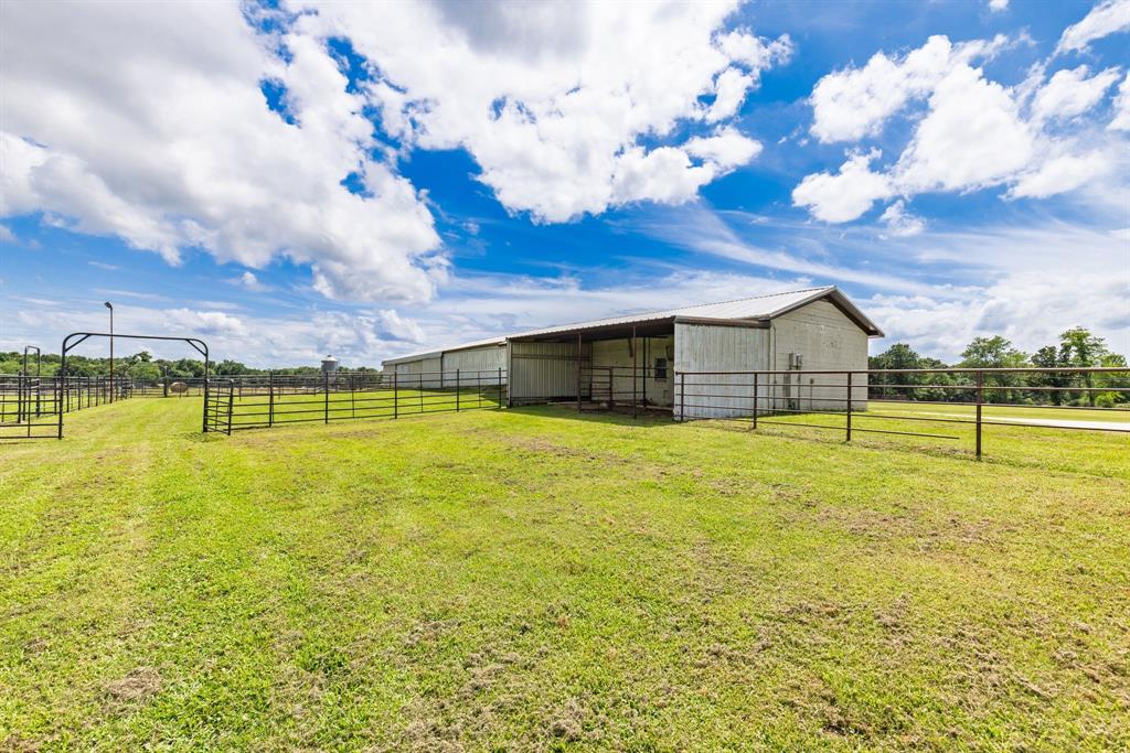 609 County Road 2421 Property Photo 40