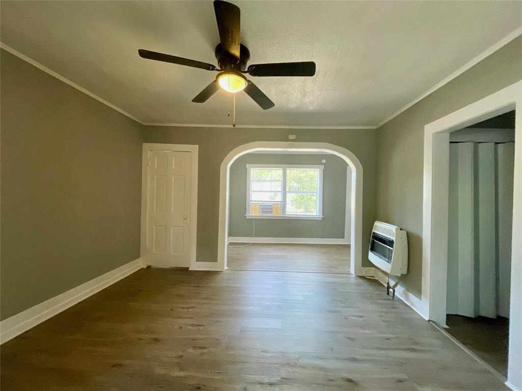 216 E Division Street Property Photo 5