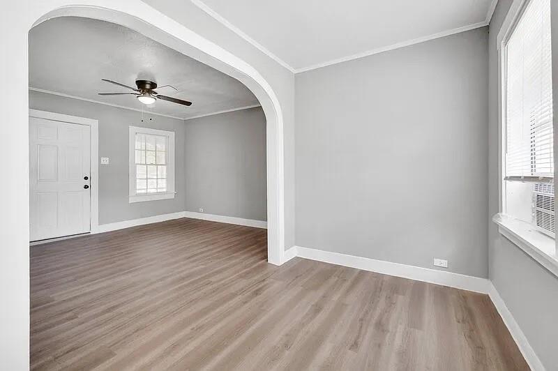 216 E Division Street Property Photo 8
