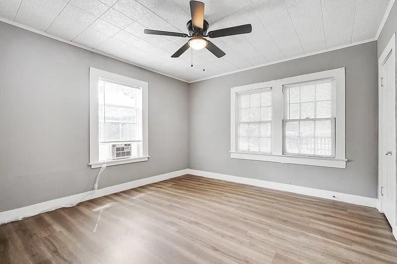 216 E Division Street Property Photo 10