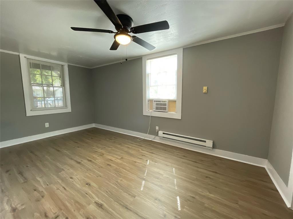 216 E Division Street Property Photo 11