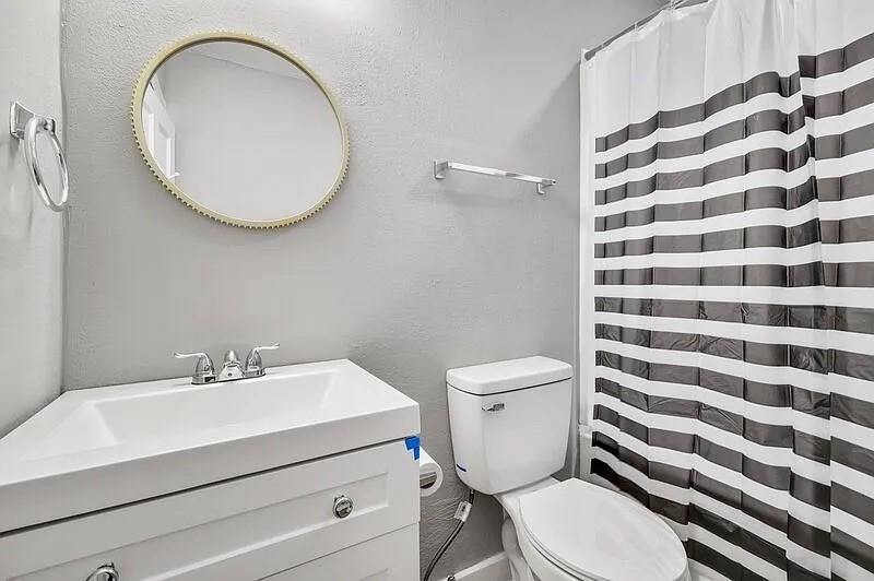 216 E Division Street Property Photo 16