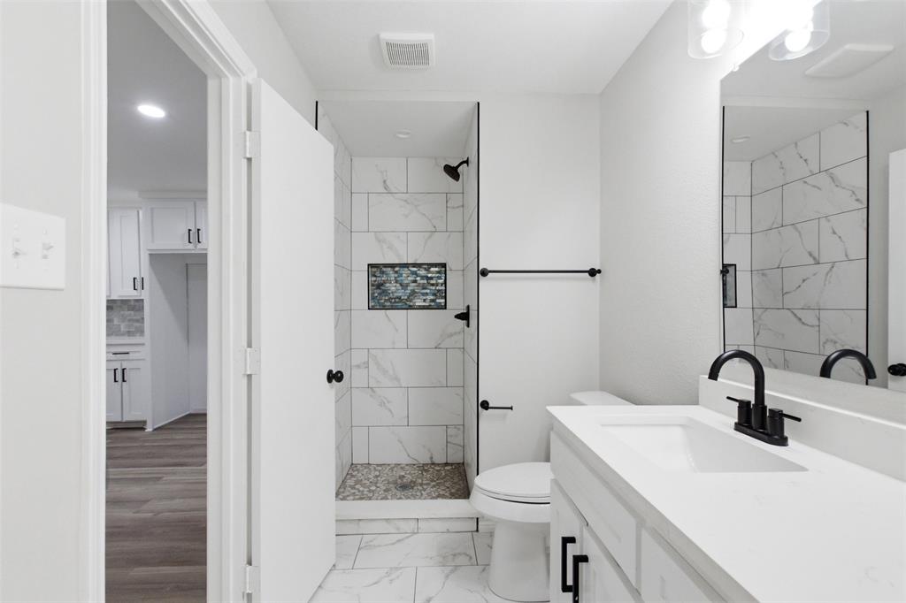 210 Squirebrook Drive Property Photo 12
