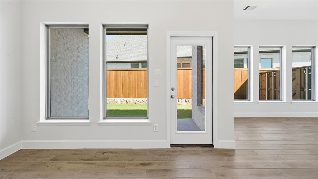 500 Banks Street Property Photo 2