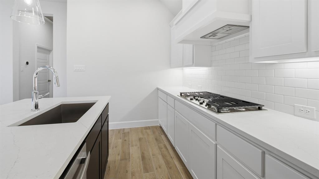 500 Banks Street Property Photo 4