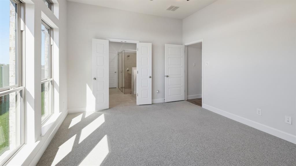 500 Banks Street Property Photo 12