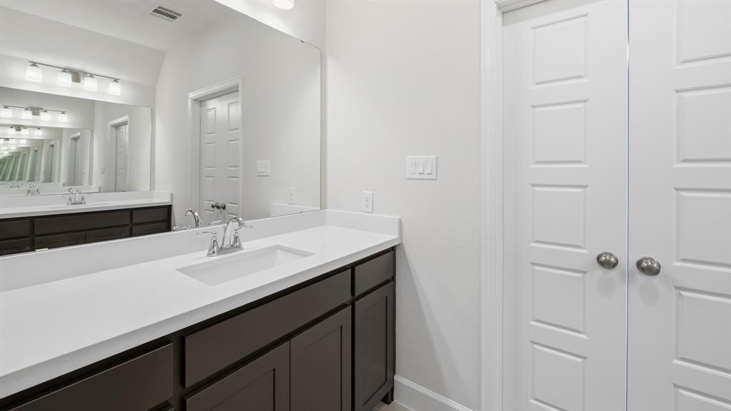 500 Banks Street Property Photo 13