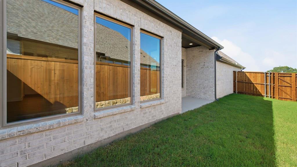 500 Banks Street Property Photo 14
