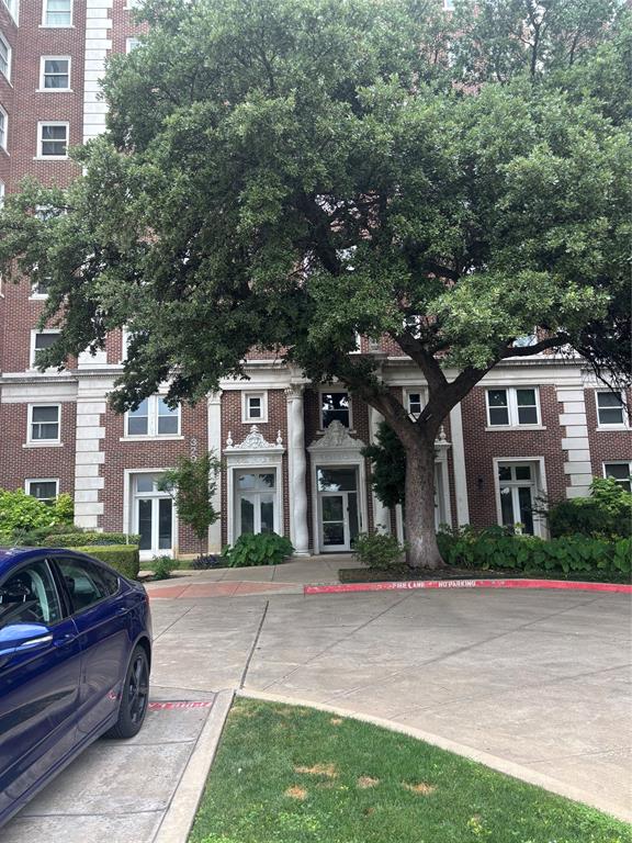 329 E Colorado Boulevard 404 Property Photo 1