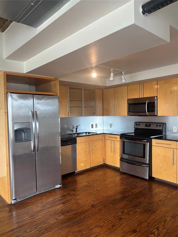 329 E Colorado Boulevard 404 Property Photo 6