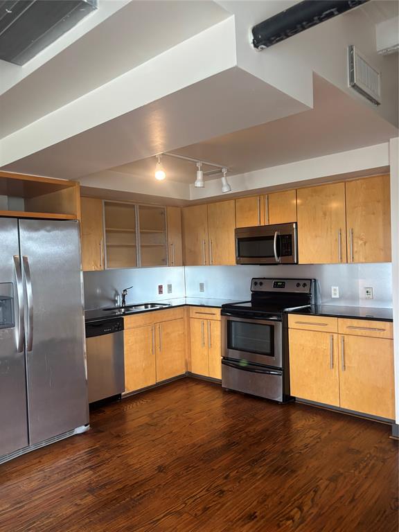 329 E Colorado Boulevard 404 Property Photo 7