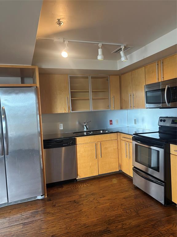 329 E Colorado Boulevard 404 Property Photo 9