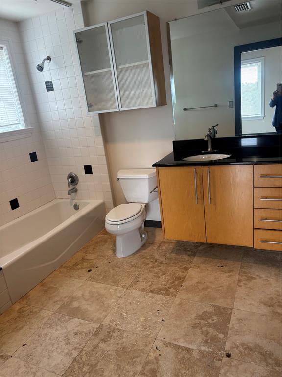 329 E Colorado Boulevard 404 Property Photo 20