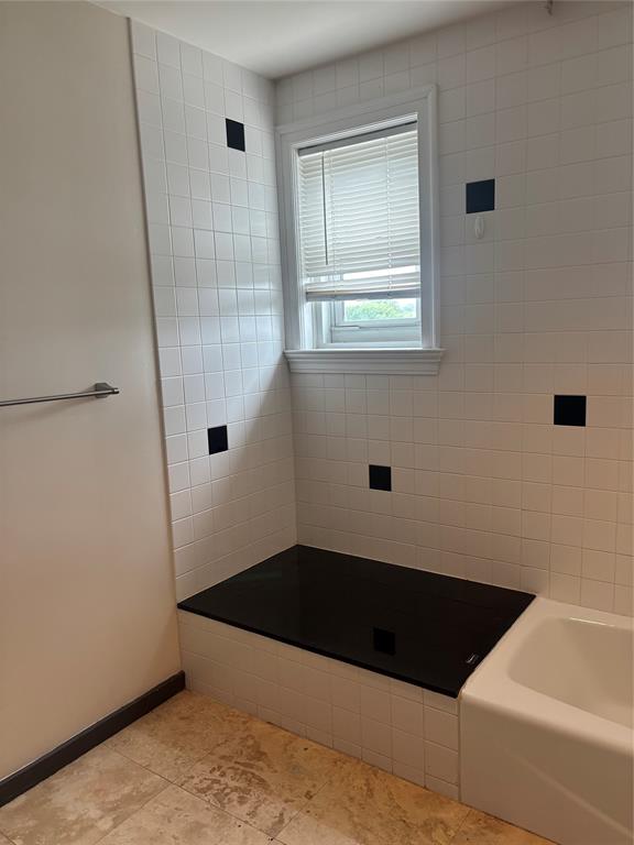 329 E Colorado Boulevard 404 Property Photo 23