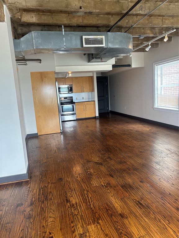 329 E Colorado Boulevard 404 Property Photo 28
