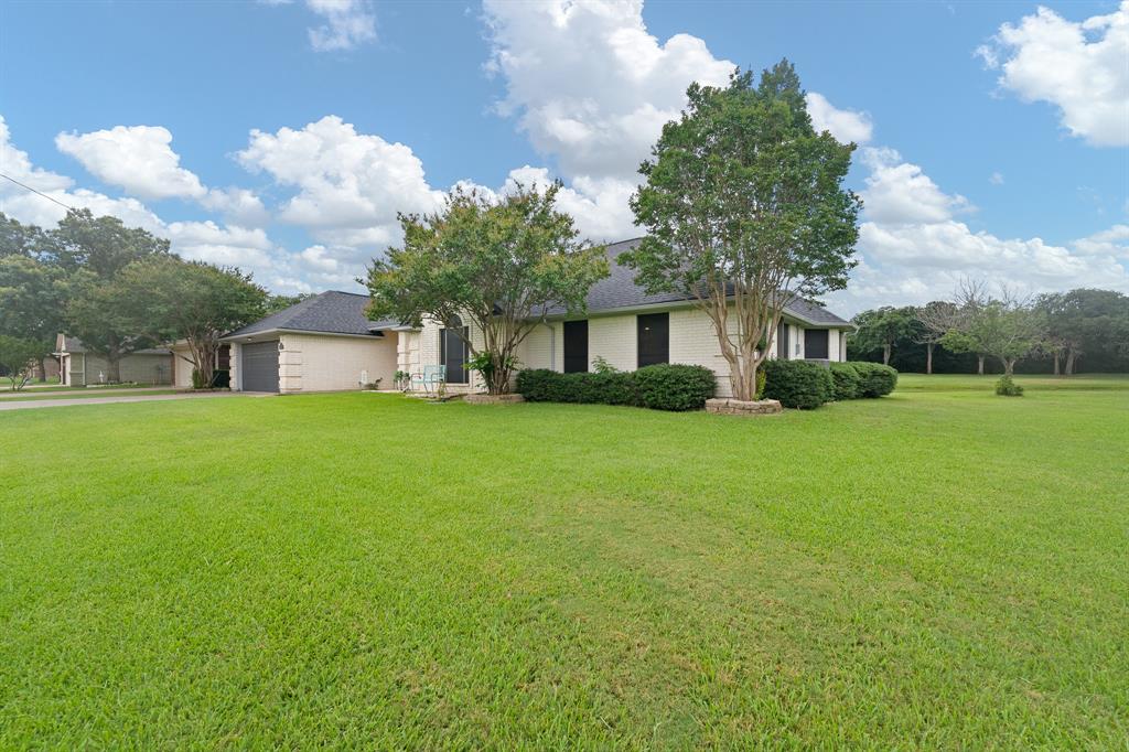 24068 Stonewood Drive Property Photo 4