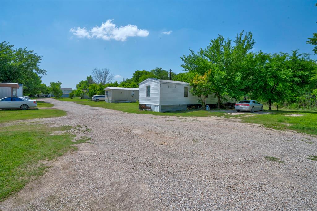 404 S Interstate 35 Road 2 Property Photo 2