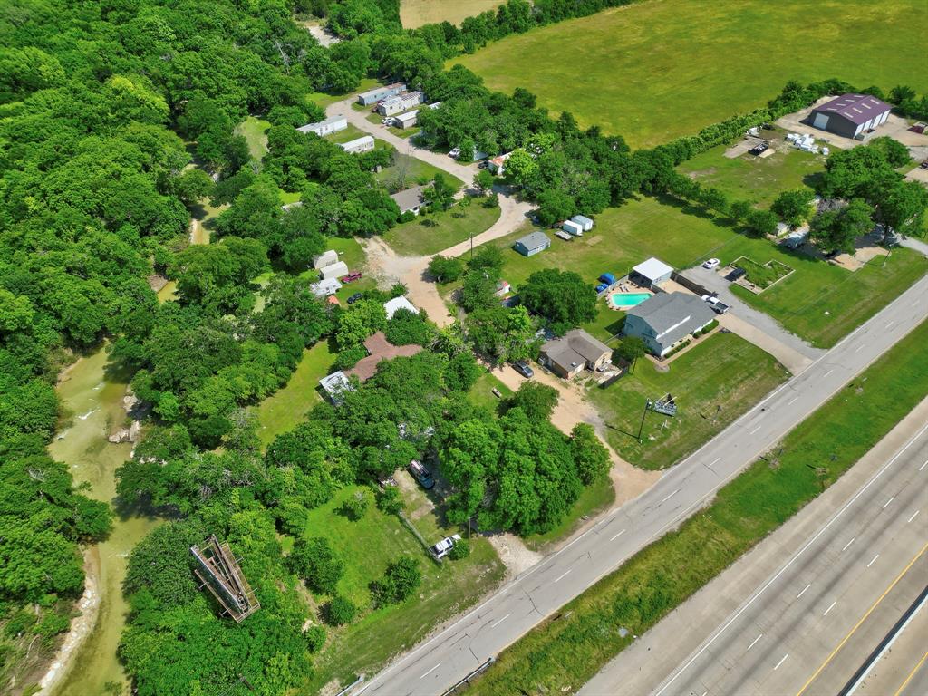404 S Interstate 35 Road 2 Property Photo 3