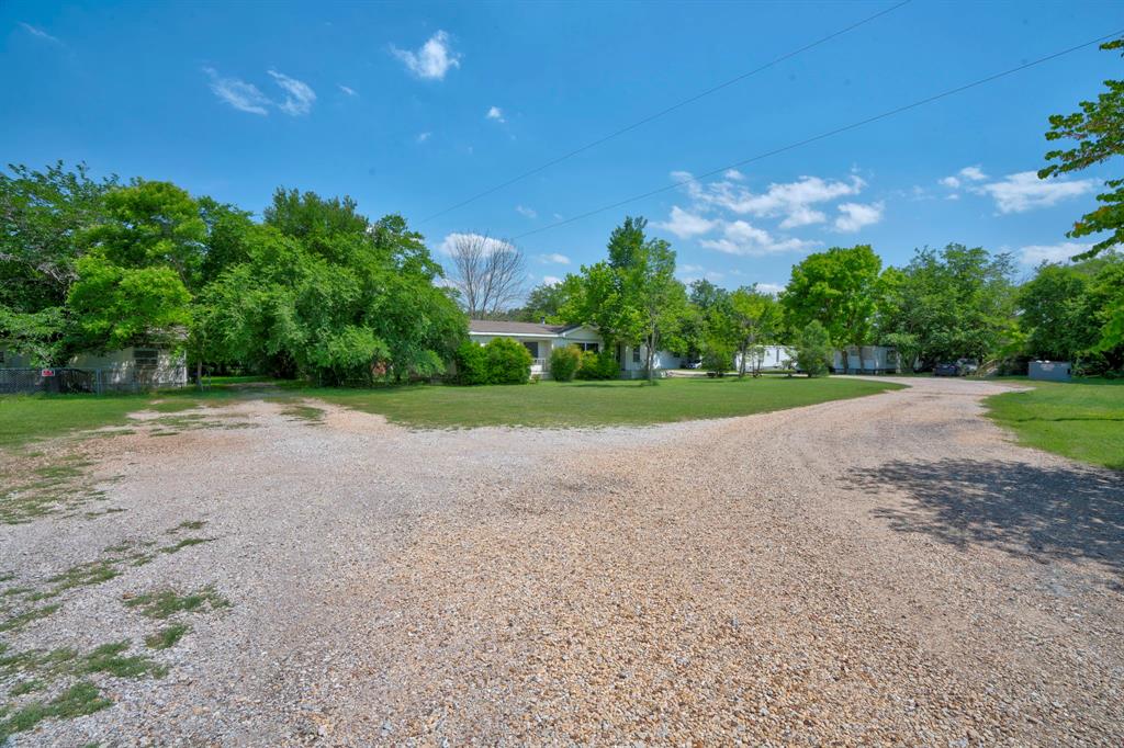 404 S Interstate 35 Road 2 Property Photo 4