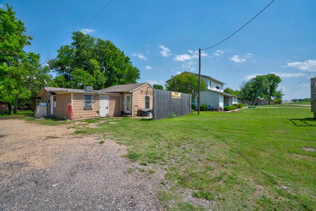 404 S Interstate 35 Road 2 Property Photo 6