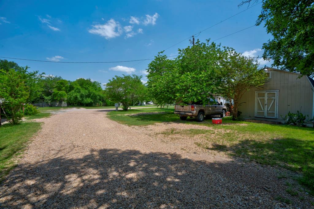 404 S Interstate 35 Road 2 Property Photo 8