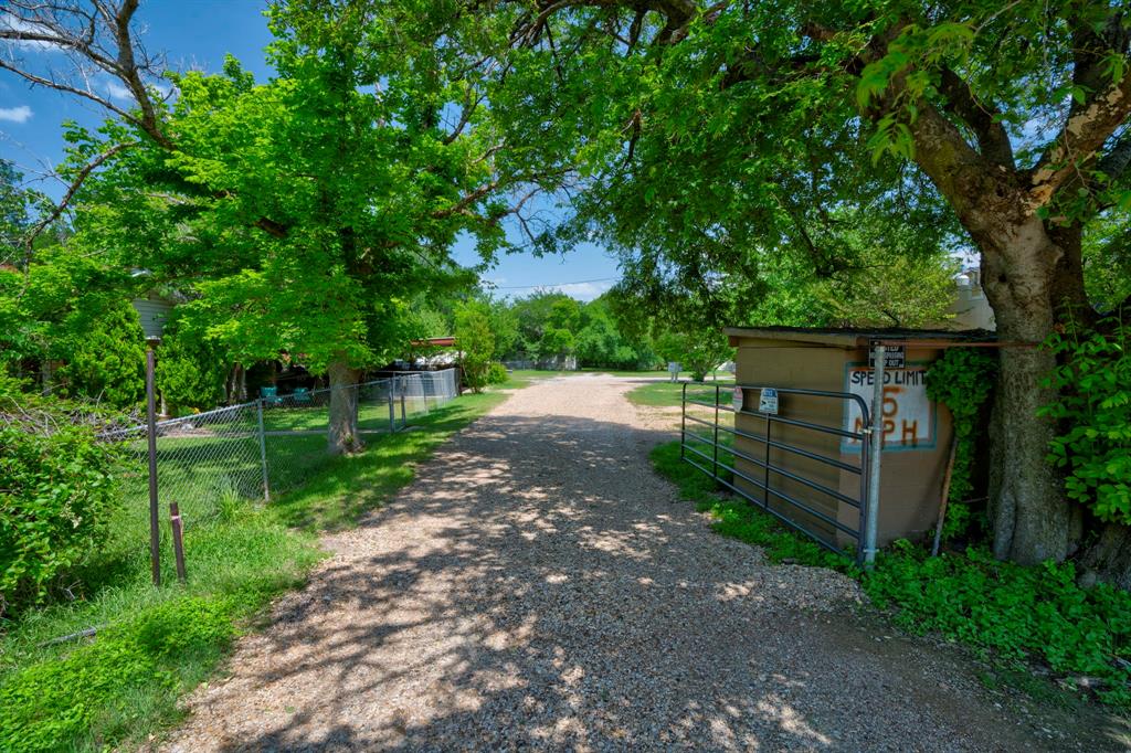 404 S Interstate 35 Road 2 Property Photo 12