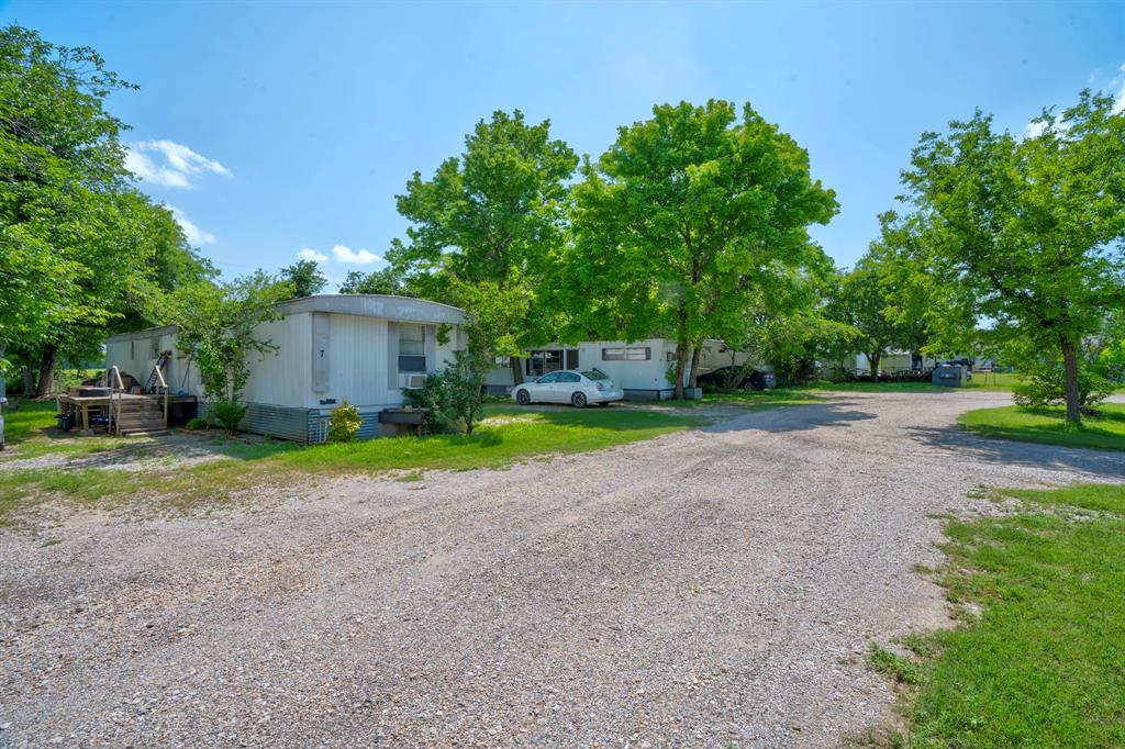 404 S Interstate 35 Road 2 Property Photo 14