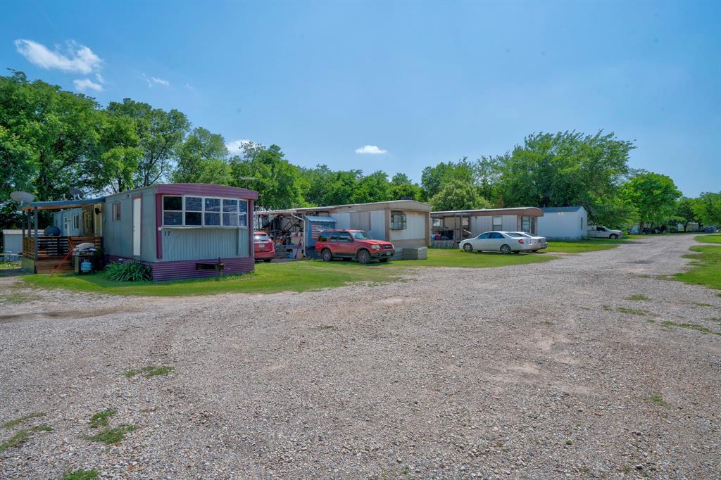 404 S Interstate 35 Road 2 Property Photo 15