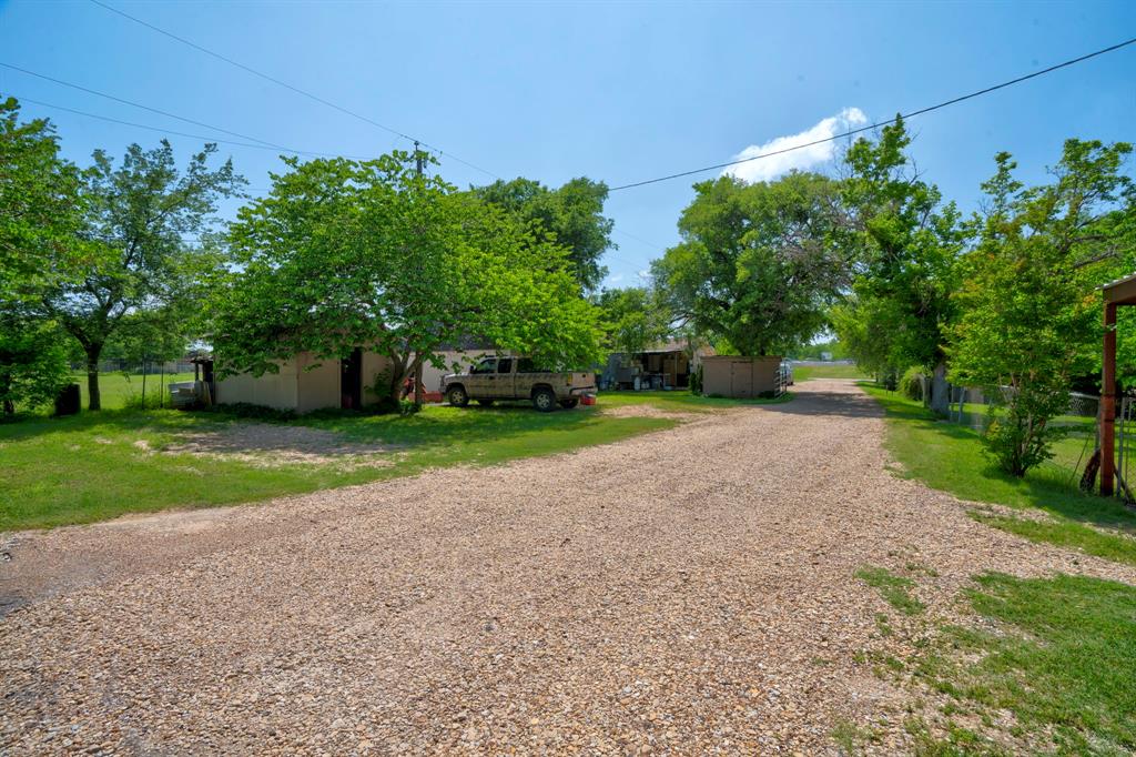 404 S Interstate 35 Road 2 Property Photo 16