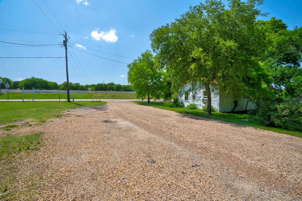 404 S Interstate 35 Road 2 Property Photo 20