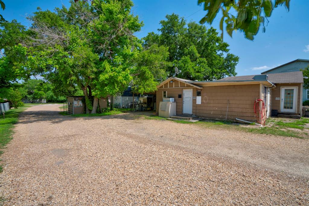 404 S Interstate 35 Road 2 Property Photo 23
