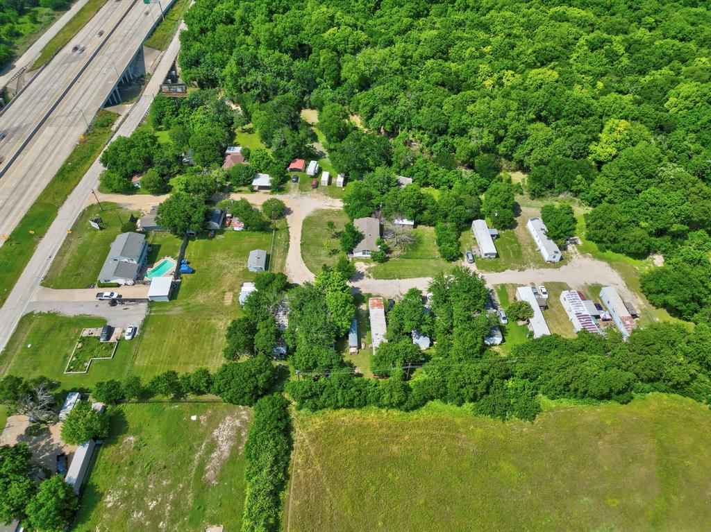 404 S Interstate 35 Road 2 Property Photo 24