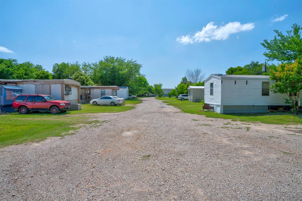 404 S Interstate 35 Road 2 Property Photo 27