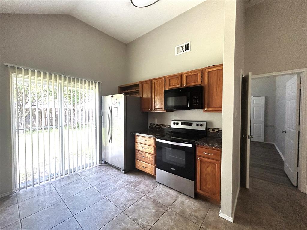 8625 Douglas Avenue Property Photo 5