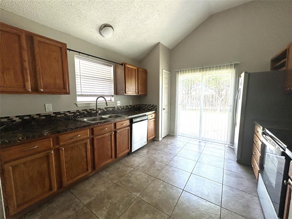8625 Douglas Avenue Property Photo 7