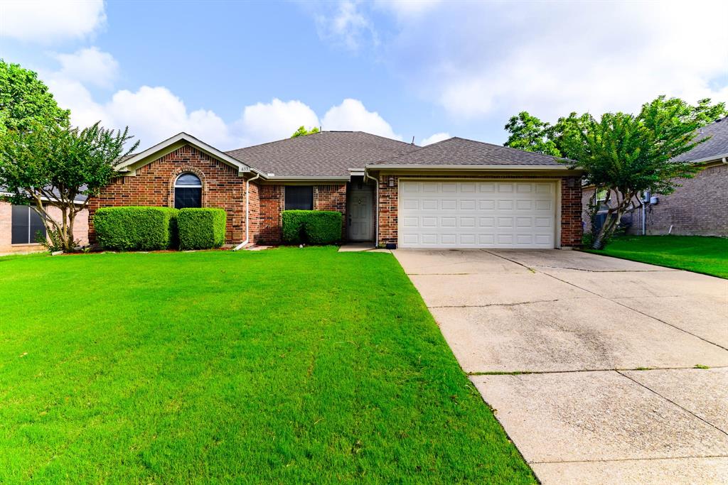 633 Manchester Drive Property Photo 1