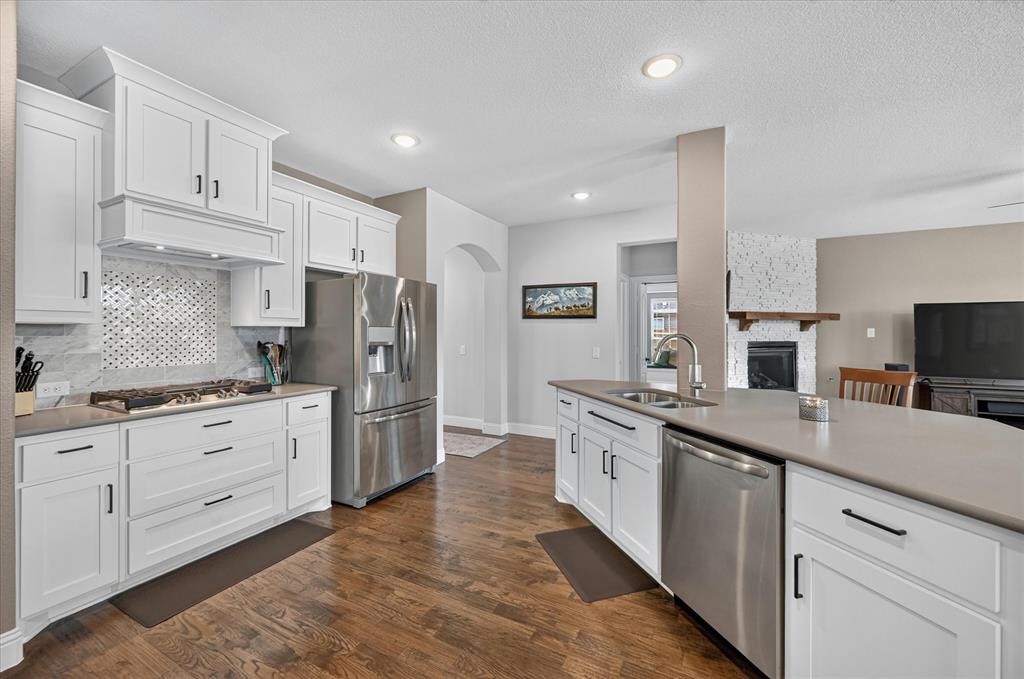 1943 Silverleaf Drive Property Photo 2