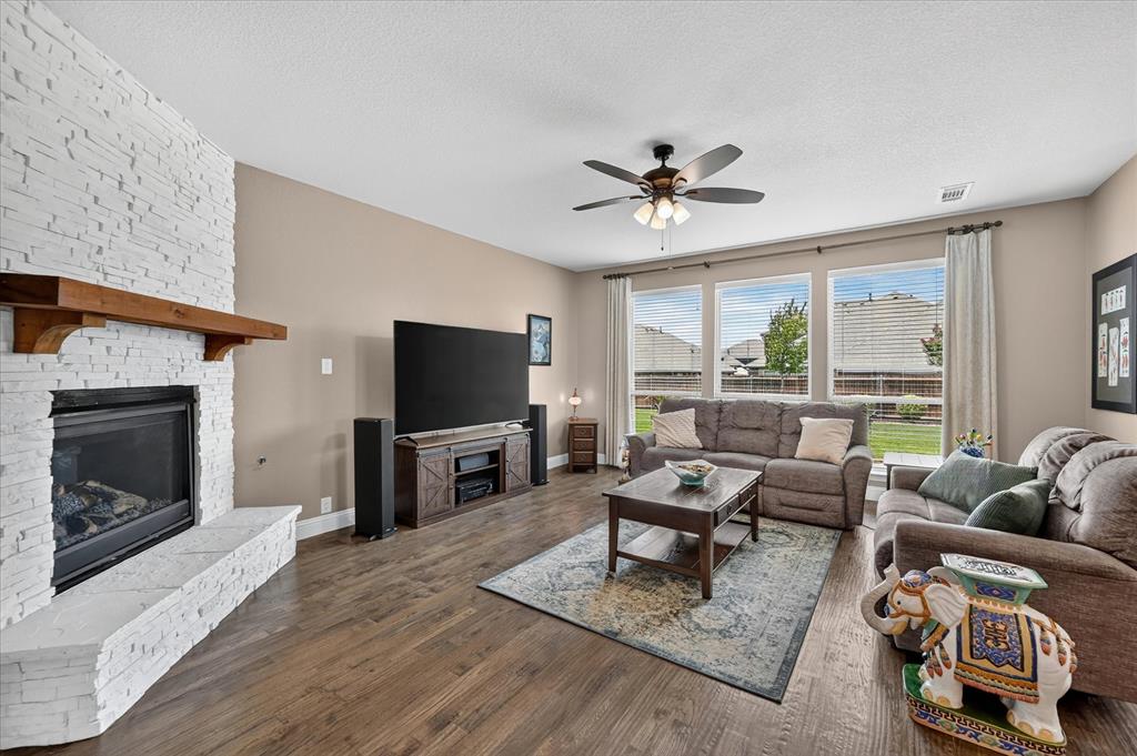 1943 Silverleaf Drive Property Photo 3