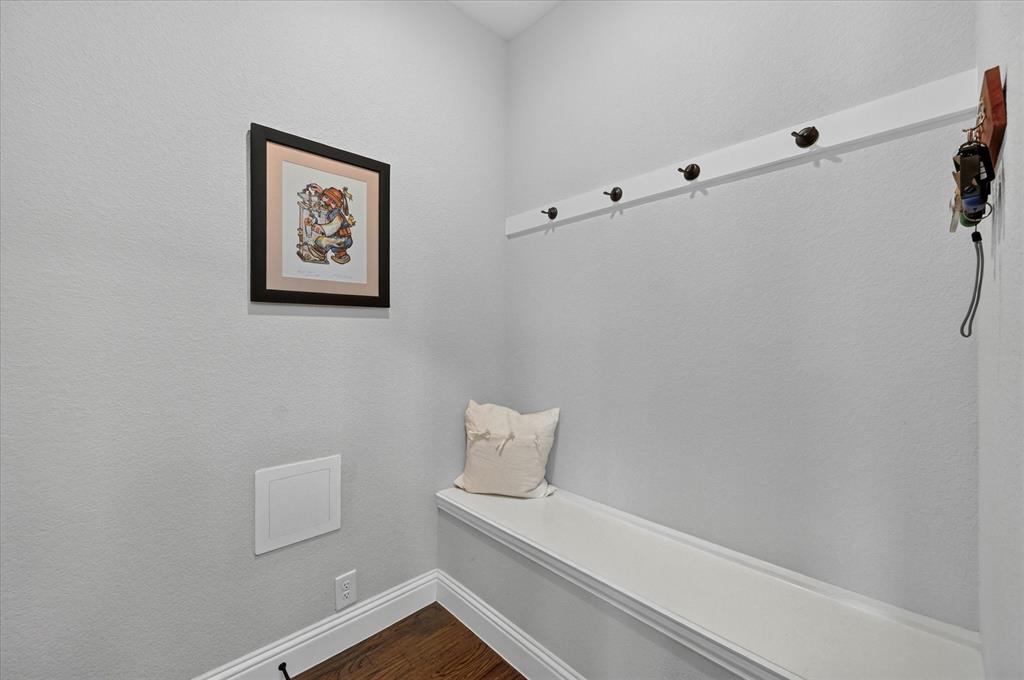 1943 Silverleaf Drive Property Photo 32