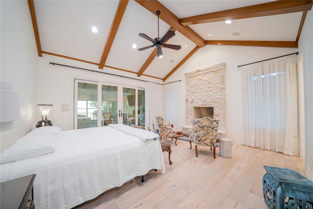582 Windy Point Drive Property Photo 21