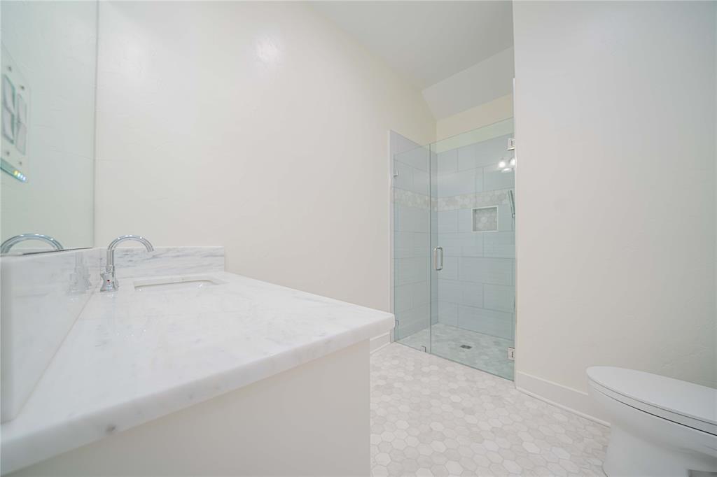 582 Windy Point Drive Property Photo 25