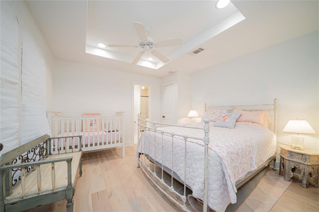 582 Windy Point Drive Property Photo 26