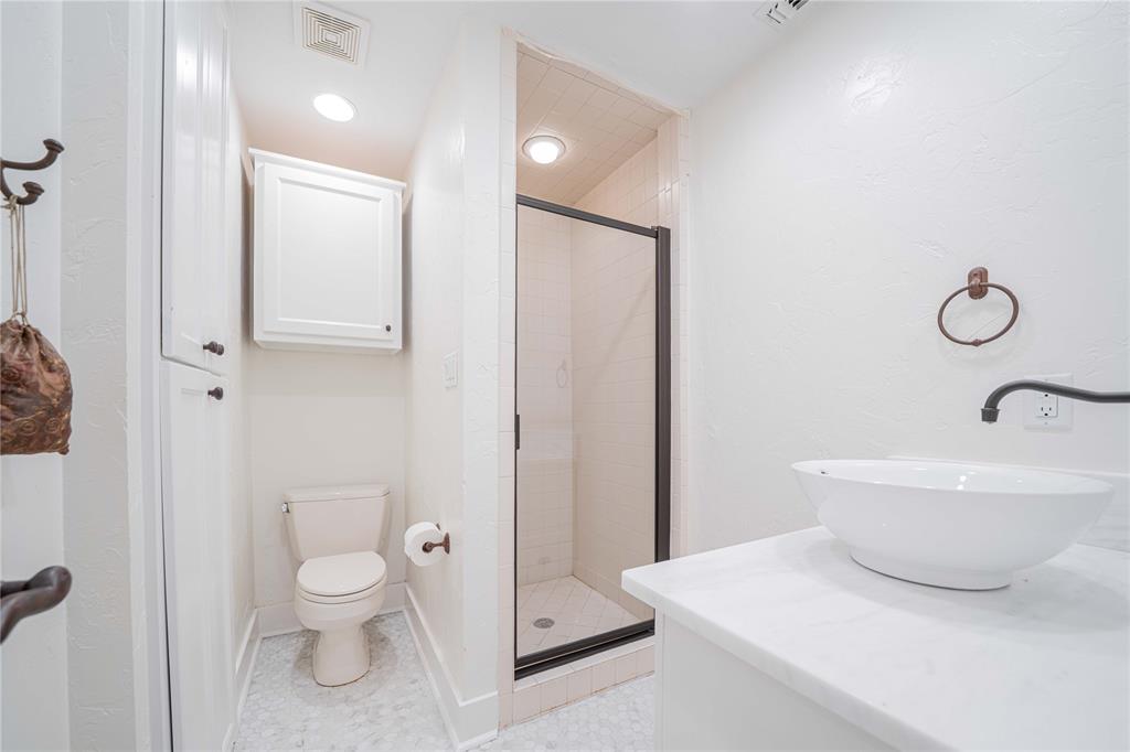 582 Windy Point Drive Property Photo 27