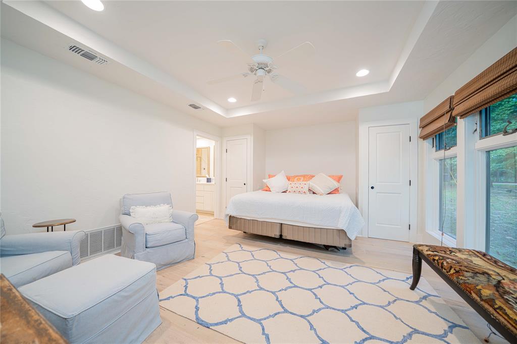 582 Windy Point Drive Property Photo 30